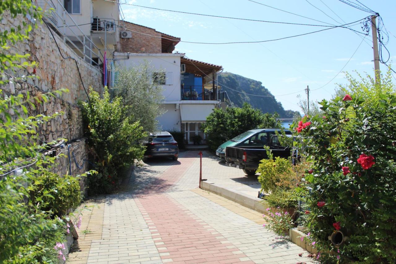 Ann'S Apartment Himare Bagian luar foto